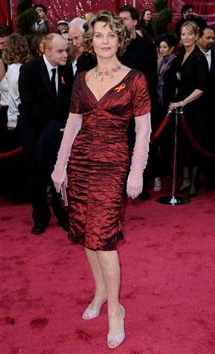 Illustration for article titled "Fishy" Is Fabulous: Oscar Fashion 2008